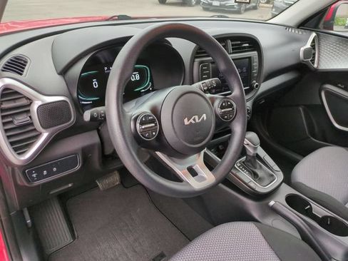 Used 2023 Kia Soul LX FWD image 8