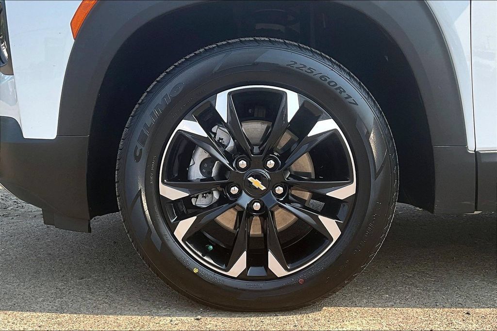 Used 2021 Chevrolet TrailBlazer LT w/ Convenience Package AWD/4WD image 12