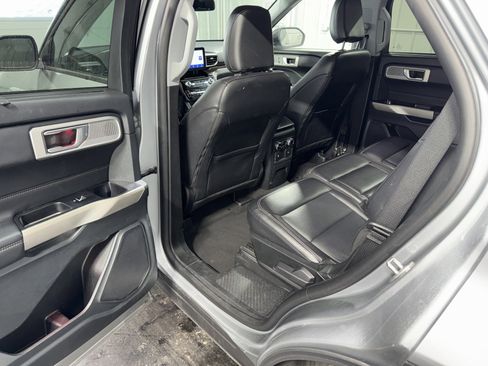 Used 2023 Ford Explorer Limited image 10