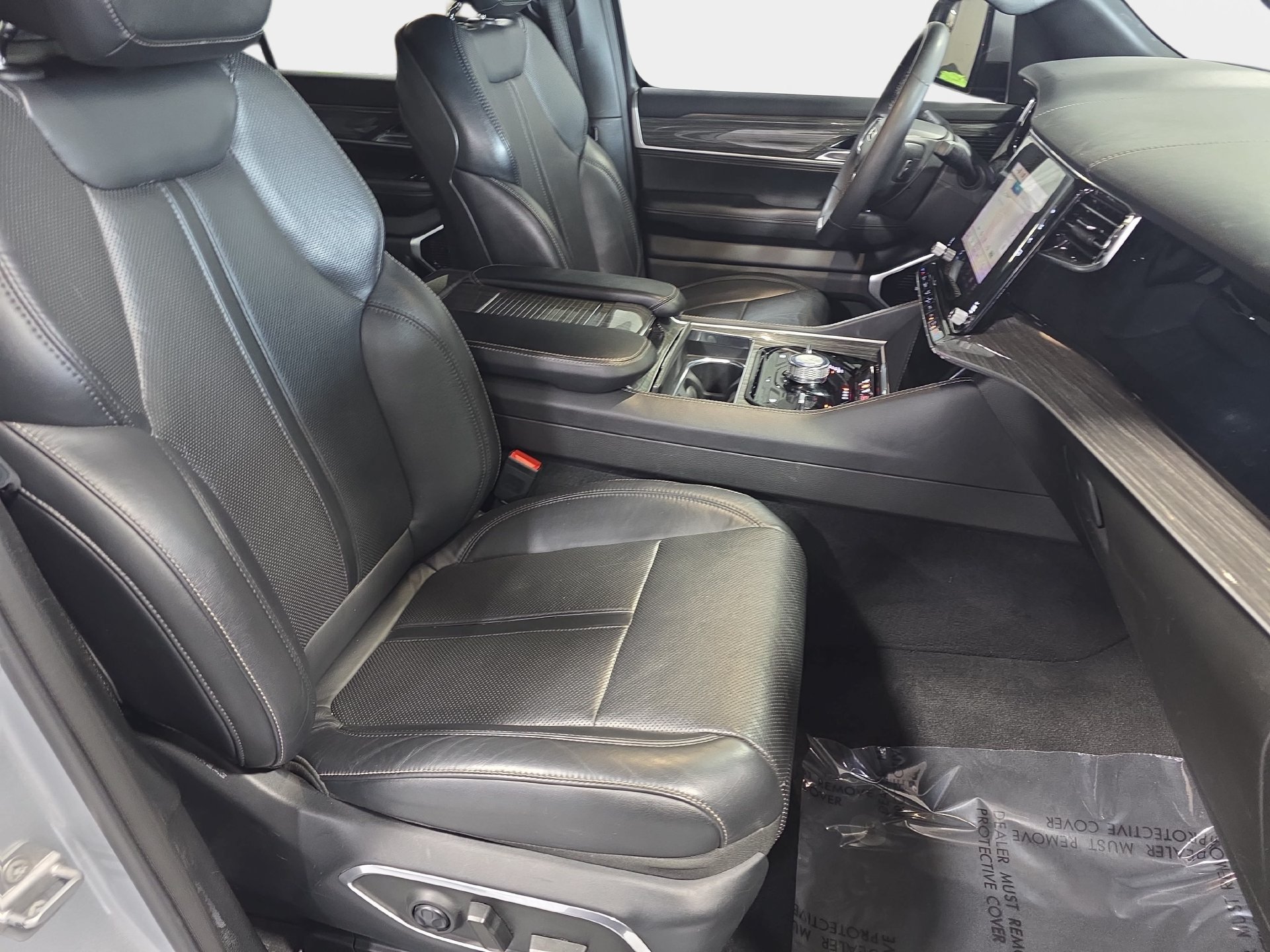 Used 2022 Jeep Wagoneer Series III w/ Premium Group I AWD/4WD image 10