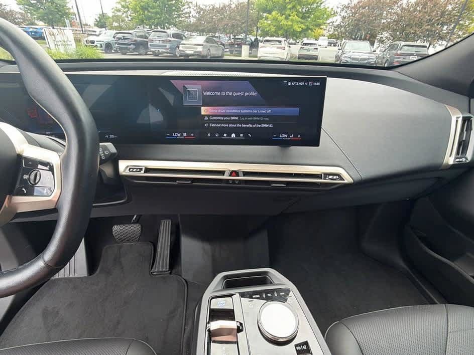 Used 2024 BMW iX xDrive50 w/ Sport Package AWD/4WD image 22