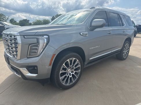 Used 2025 GMC Yukon Denali w/ Denali Reserve Package AWD/4WD image 3