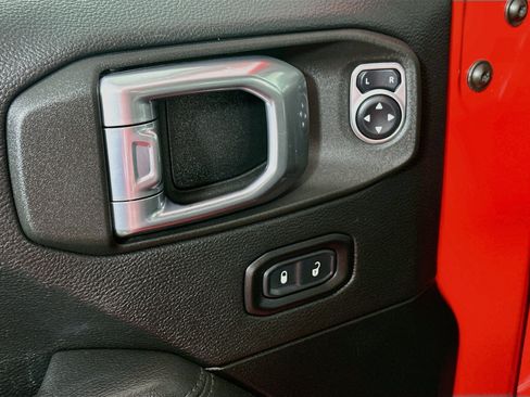 Used 2021 Jeep Wrangler Unlimited Sahara AWD/4WD image 18