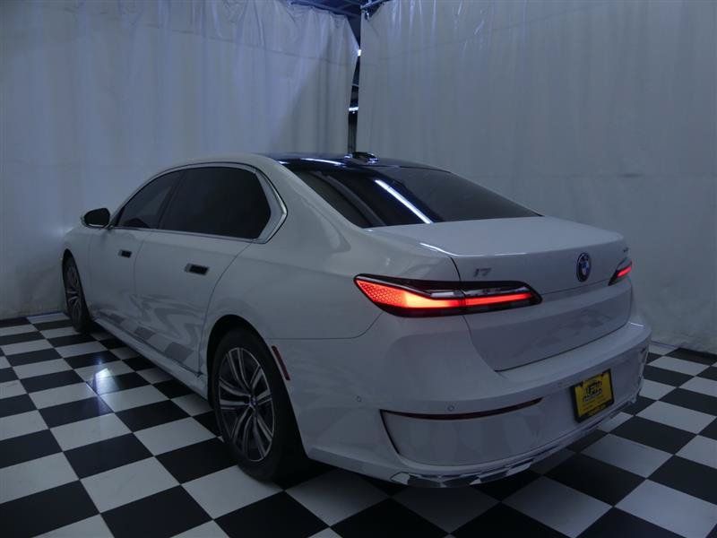 Used 2024 BMW i7 xDrive60 w/ Premium Package AWD/4WD image 4