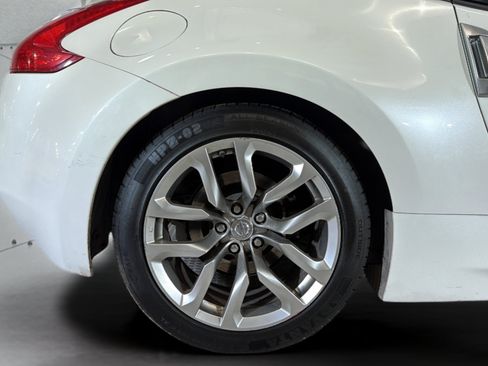 Used 2014 Nissan 370Z Coupe RWD image 35