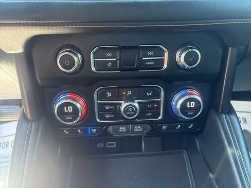 Used 2024 GMC Yukon XL AT4 AWD/4WD image 35