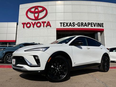 Used 2025 Buick Envista Sport Touring image 2