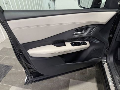 Used 2023 Nissan Ariya AWD image 12