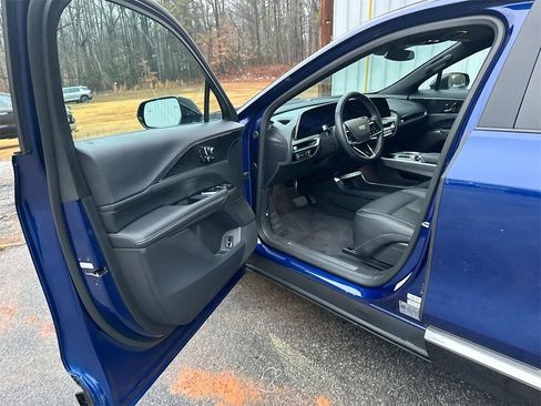 Used 2024 Cadillac Lyriq Luxury image 13