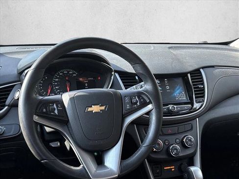 Used 2017 Chevrolet Trax LT w/ LT Convenience Package image 11