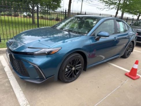 Used 2026 Toyota Camry SE w/ Convenience Package image 1