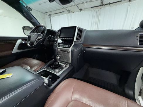 Used 2016 Toyota Land Cruiser AWD/4WD image 19