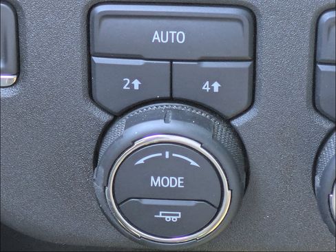 Used 2023 Chevrolet Silverado 1500 LT AWD/4WD image 28