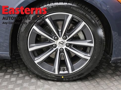 Used 2022 Volvo S60 B5 Momentum image 30