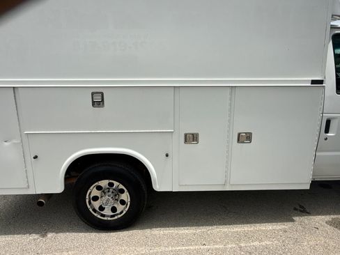 Used 2009 Ford E-350 and Econoline 350 Super Duty RWD image 11
