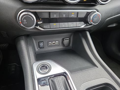 Used 2025 Nissan Sentra SV FWD image 17