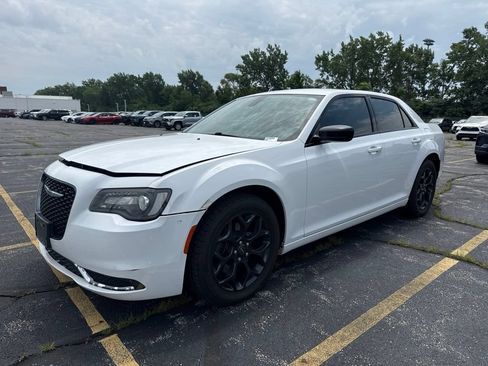 Used 2019 Chrysler 300 Touring w/ Sport Appearance Package AWD/4WD image 1