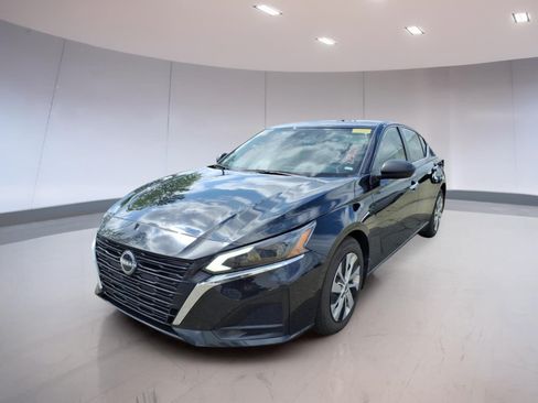 Used 2024 Nissan Altima 2.5 S FWD image 2