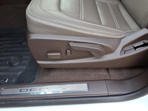 Used 2022 GMC Canyon Denali image 13