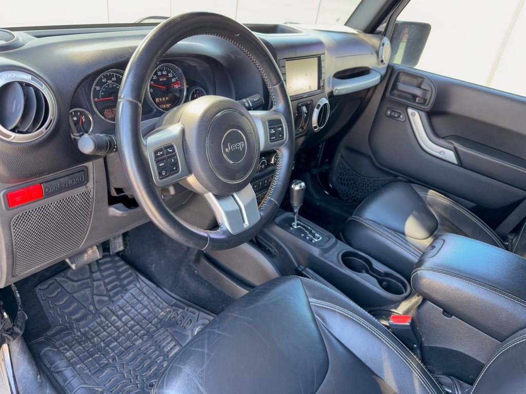 Used 2015 Jeep Wrangler Unlimited Rubicon AWD/4WD image 4