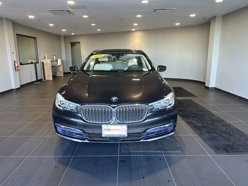 Used 2016 BMW 740i image 2