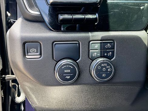 Used 2022 Chevrolet Silverado 1500 High Country w/ High Country Premium Package RWD image 36