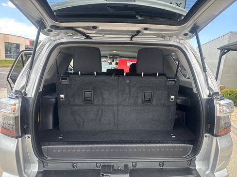 Used 2017 Toyota 4Runner SR5 AWD/4WD image 24