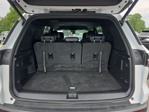 Used 2026 Chevrolet Traverse LT FWD image 14