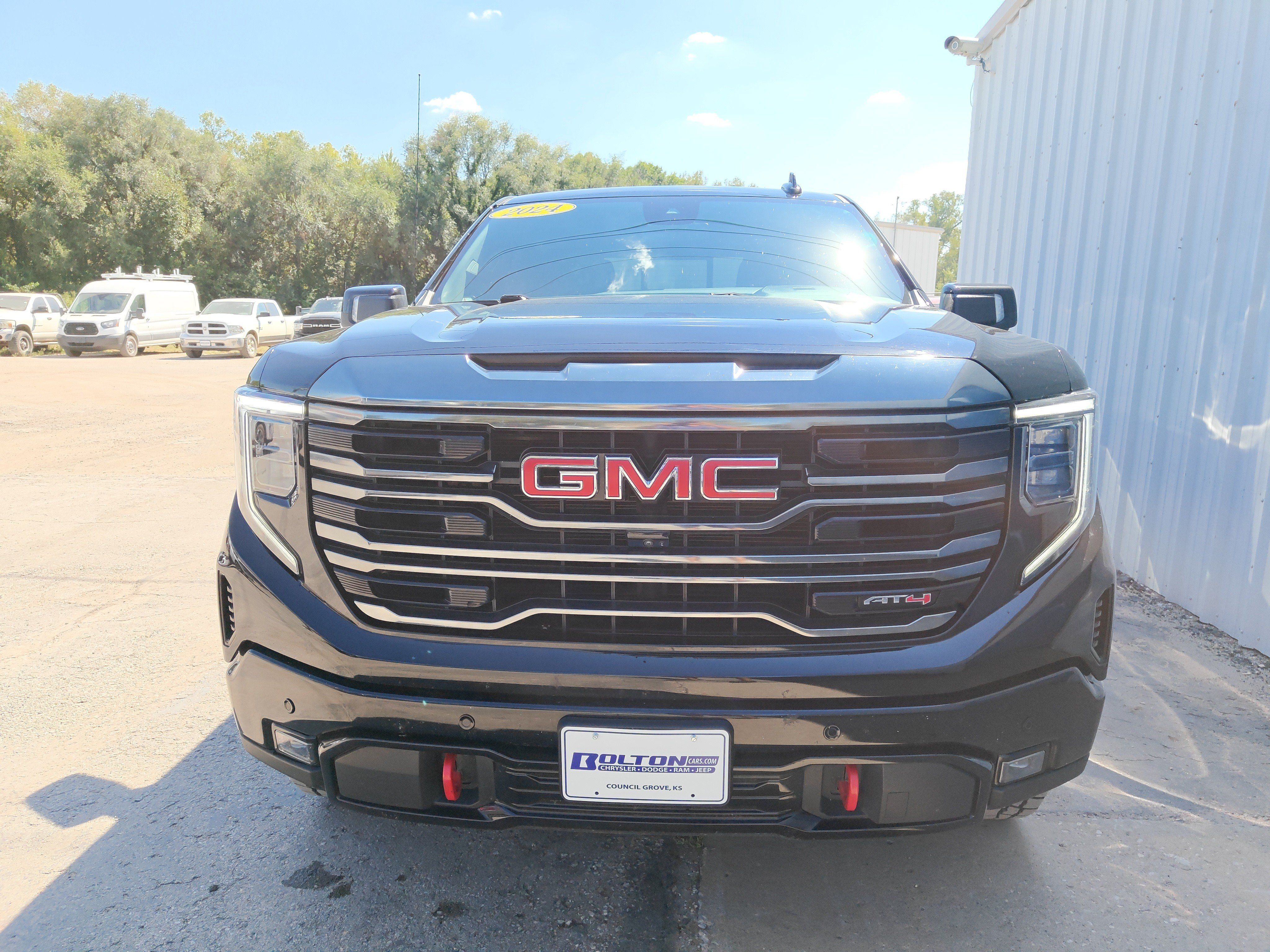Used 2024 GMC Sierra 1500 AT4 w/ AT4 Premium Package AWD/4WD image 7