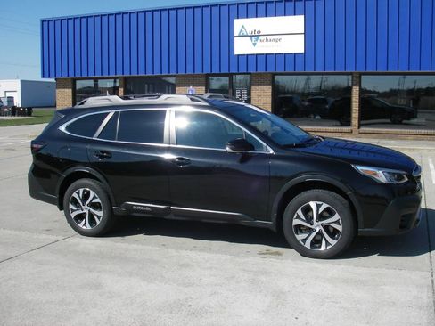 Used 2022 Subaru Outback Limited w/ Popular Package #2 AWD/4WD image 3