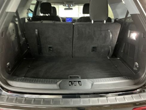 Used 2023 Ford Explorer XLT image 23