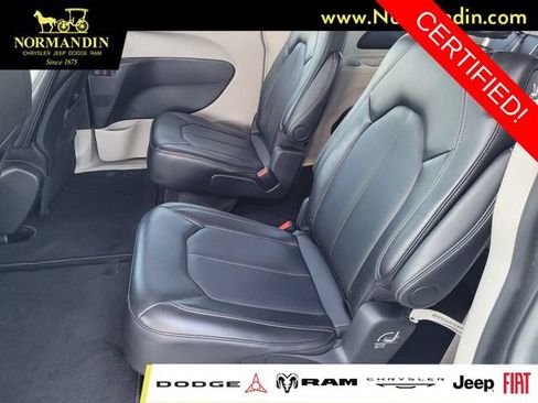 Certified 2024 Chrysler Pacifica Touring-L FWD image 17