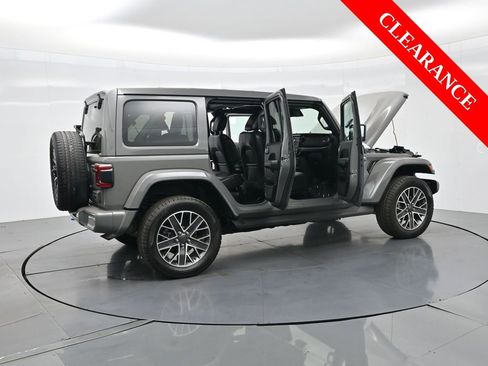 Used 2022 Jeep Wrangler Unlimited Sahara image 43