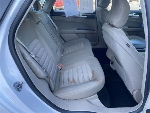 Used 2018 Ford Fusion SE image 24