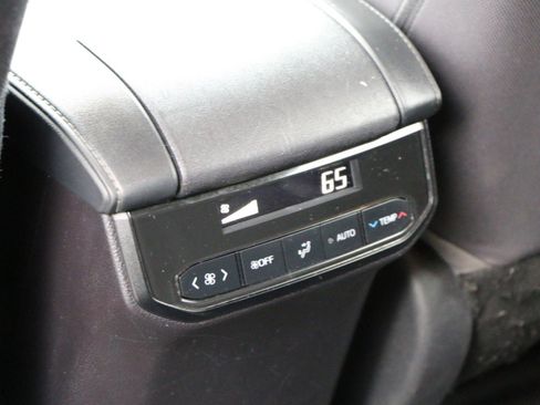 Used 2022 Toyota Highlander LE FWD image 28