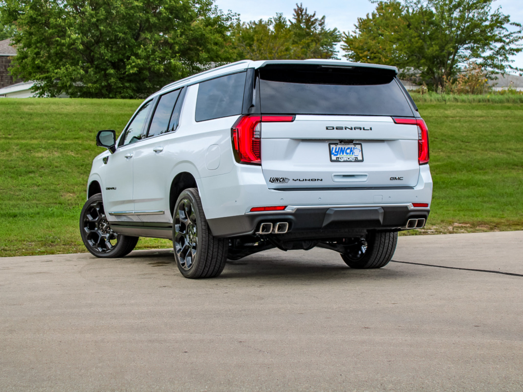 New 2026 GMC Yukon XL Denali w/ Denali Reserve Package AWD/4WD image 10