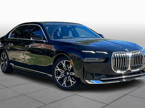 New 2025 BMW i7 xDrive60 w/ Premium Package image 2