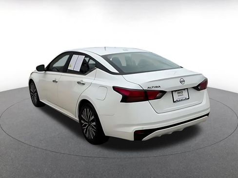 Used 2025 Nissan Altima 2.5 SV FWD image 4