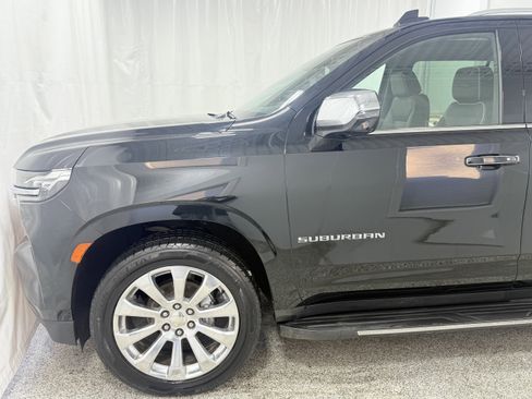 Used 2021 Chevrolet Suburban Premier w/ Premium Package image 4