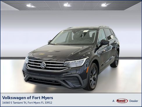 Certified 2024 Volkswagen Tiguan SE image 1