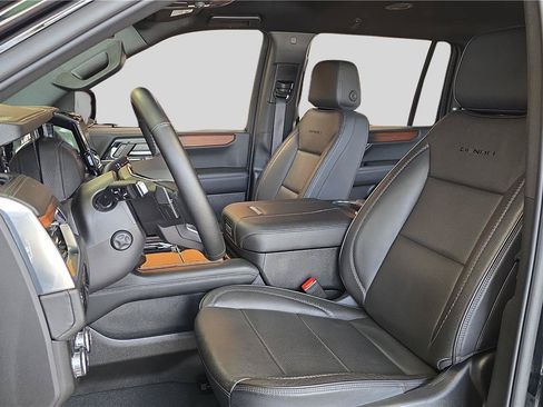 Used 2025 GMC Yukon XL Denali AWD/4WD image 11