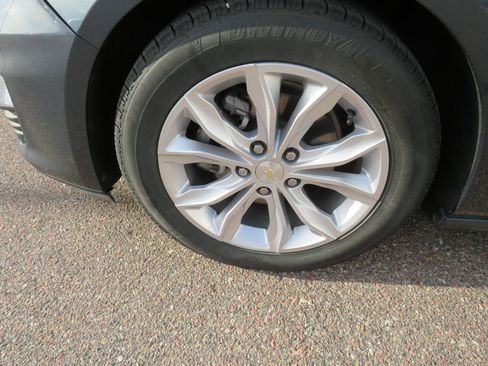 Used 2020 Chevrolet Malibu LT FWD image 2