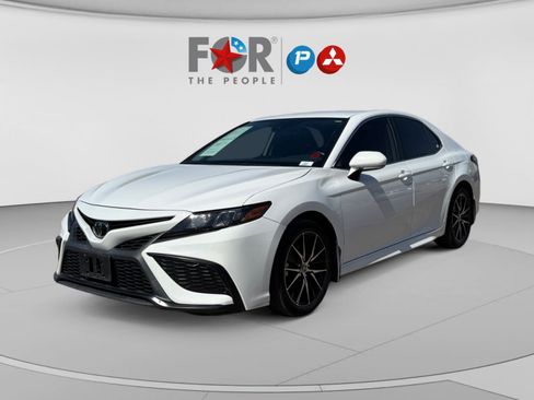 Used 2024 Toyota Camry SE w/ Convenience Package FWD image 1