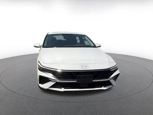 Used 2025 Hyundai Elantra SEL FWD image 4