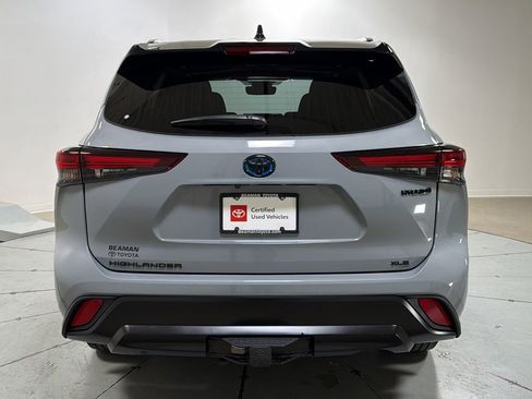 Certified 2024 Toyota Highlander XLE image 4