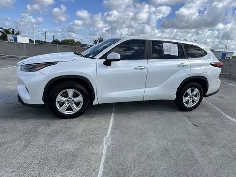 Used 2023 Toyota Highlander L FWD image 32