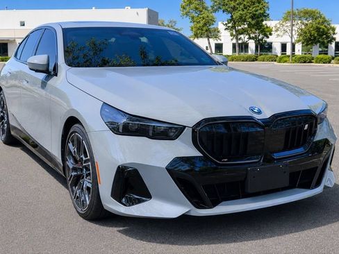 Used 2024 BMW i5 eDrive40i w/ M Sport Package RWD image 1