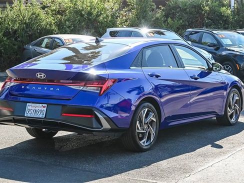 Certified 2025 Hyundai Elantra SEL image 4