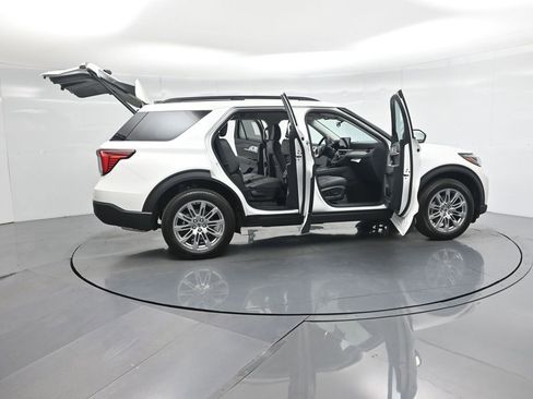New 2025 Ford Explorer Active w/ Active Comfort Package image 4
