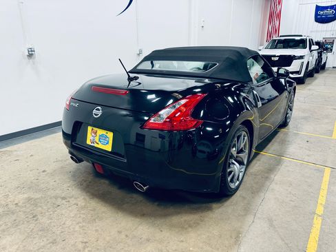 Used 2014 Nissan 370Z Touring w/ Sport Package image 7